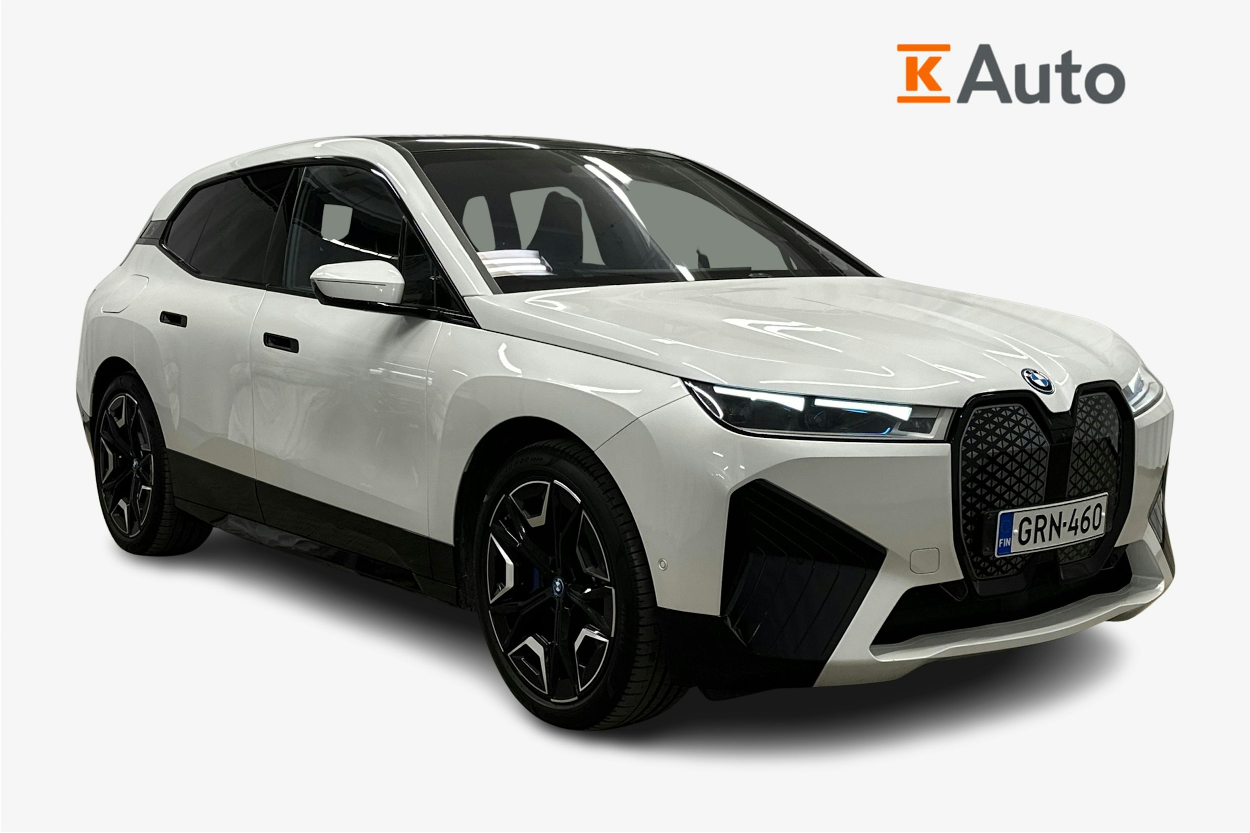 valkoinen BMW iX 2023 kuva 1.