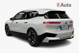 valkoinen BMW iX 2023 kuva 2.
