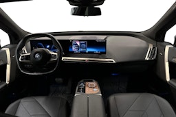 valkoinen BMW iX 2023 kuva 9.