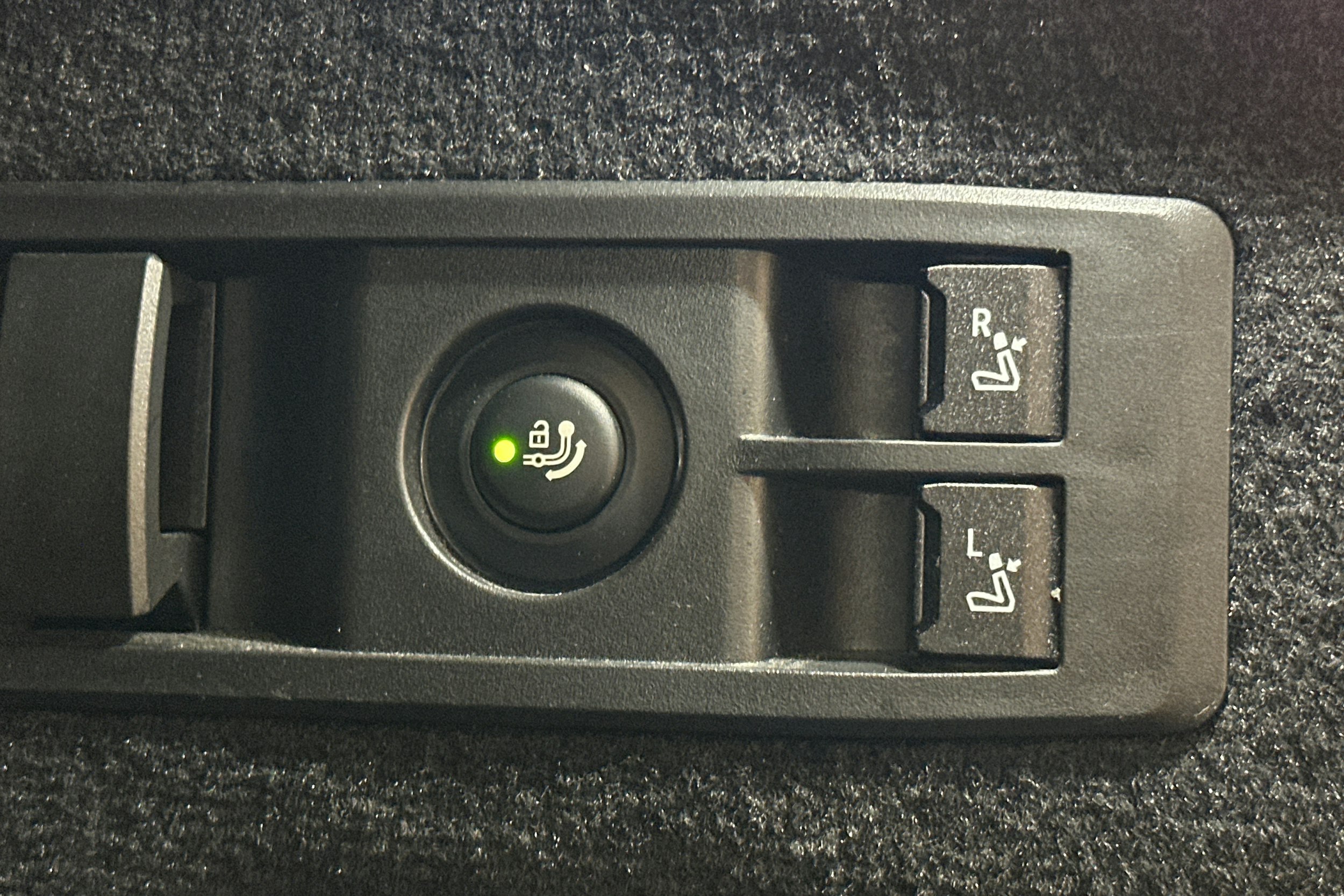 valkoinen BMW iX 2023 kuva 16.