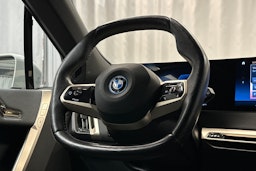 valkoinen BMW iX 2023 kuva 21.