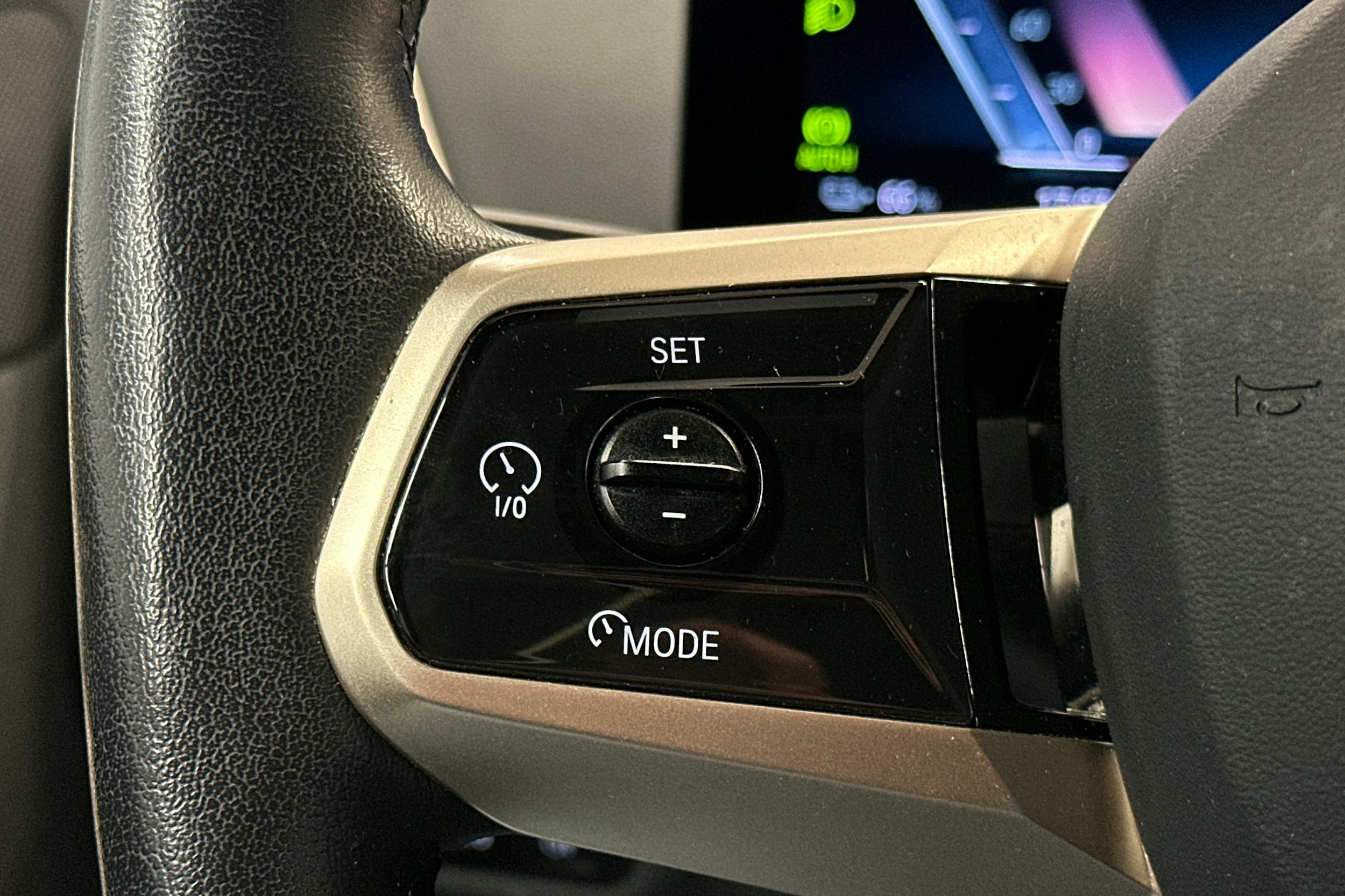 valkoinen BMW iX 2023 kuva 22.