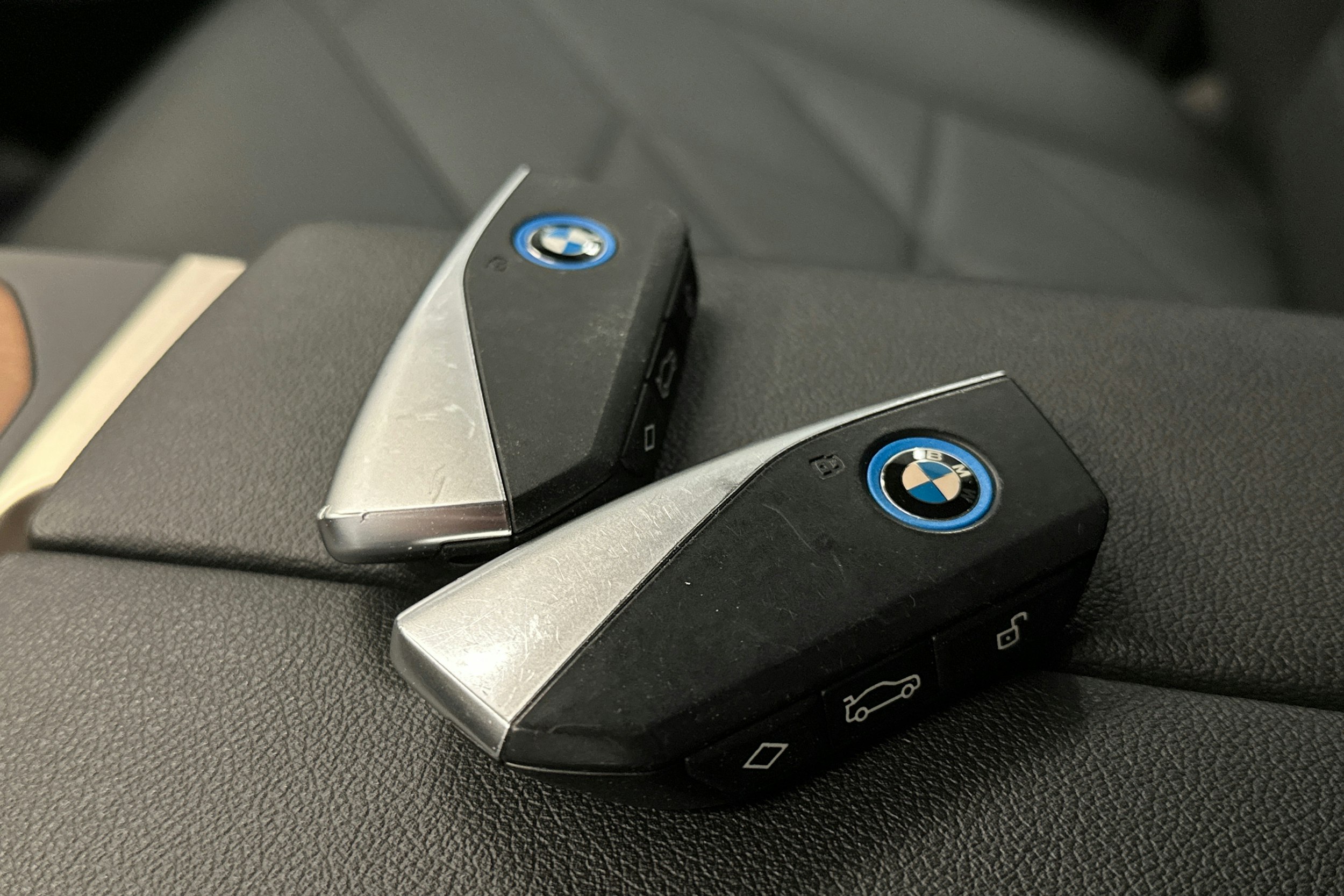 valkoinen BMW iX 2023 kuva 40.