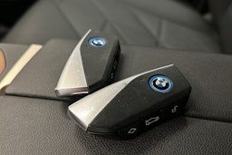 valkoinen BMW iX 2023 kuva 40.