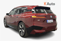 punainen BMW iX 2023 kuva 3.