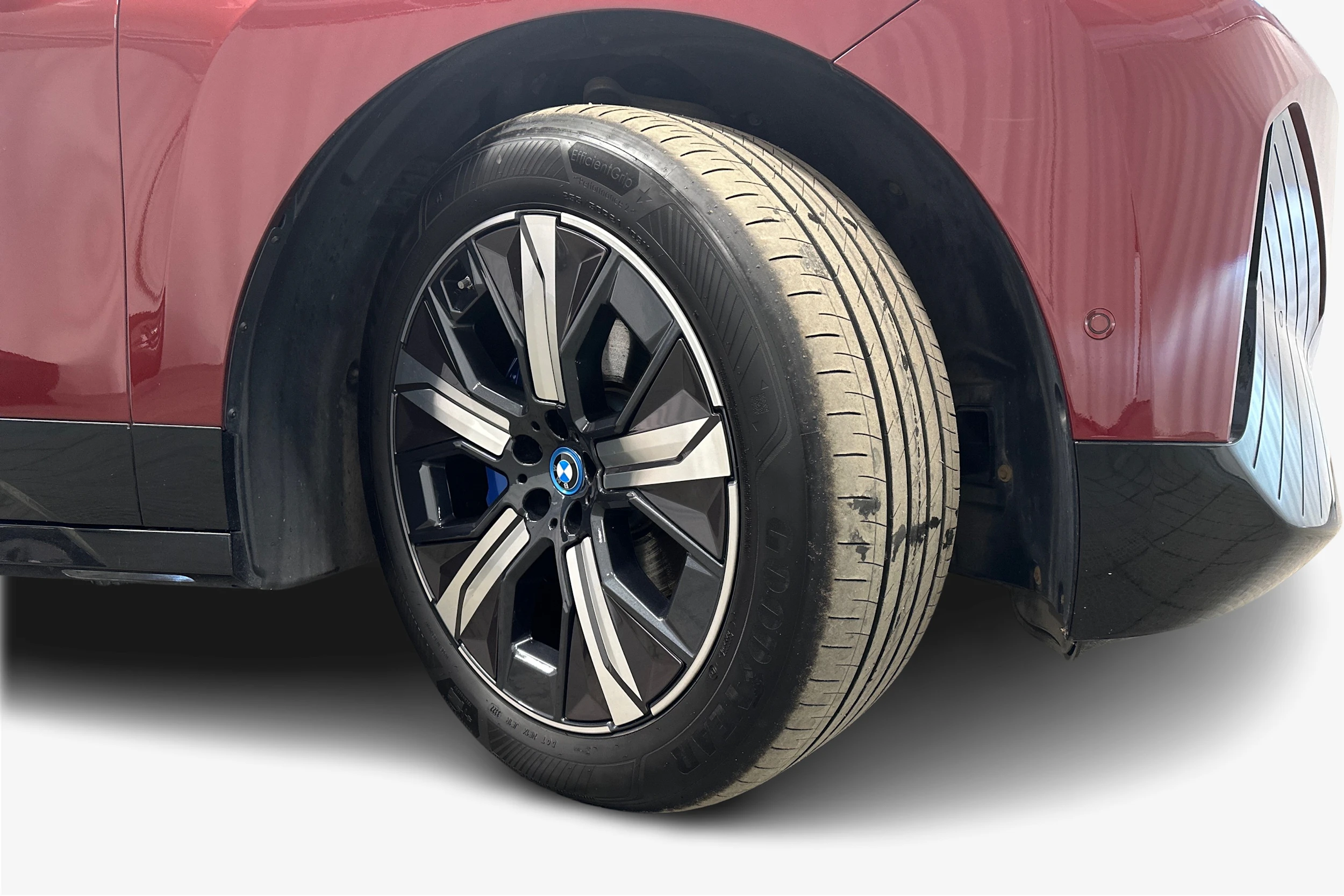 punainen BMW iX 2023 kuva 12.