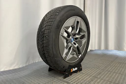 punainen BMW iX 2023 kuva 13.