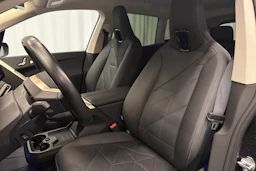 punainen BMW iX 2023 kuva 15.