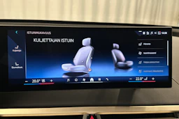 punainen BMW iX 2023 kuva 33.