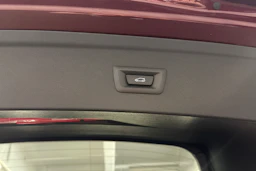 punainen BMW iX 2023 kuva 47.