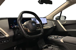 harmaa BMW iX 2023 kuva 6.