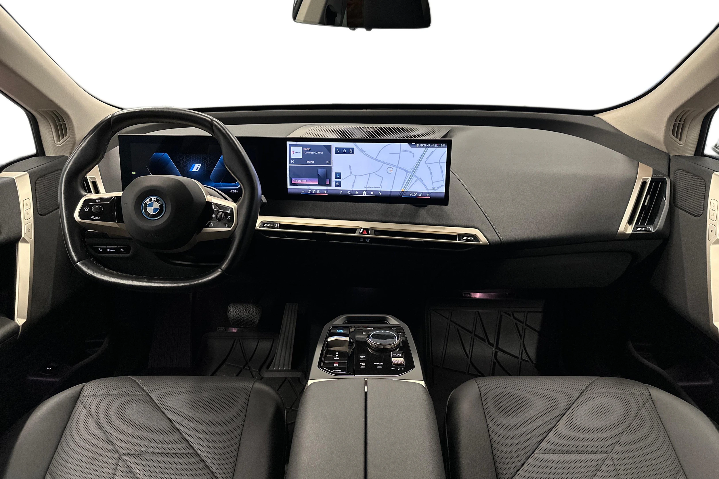 harmaa BMW iX 2023 kuva 7.