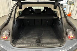 harmaa BMW iX 2023 kuva 11.