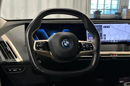 harmaa BMW iX 2023 kuva 19.