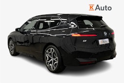 musta BMW iX 2023 kuva 2.