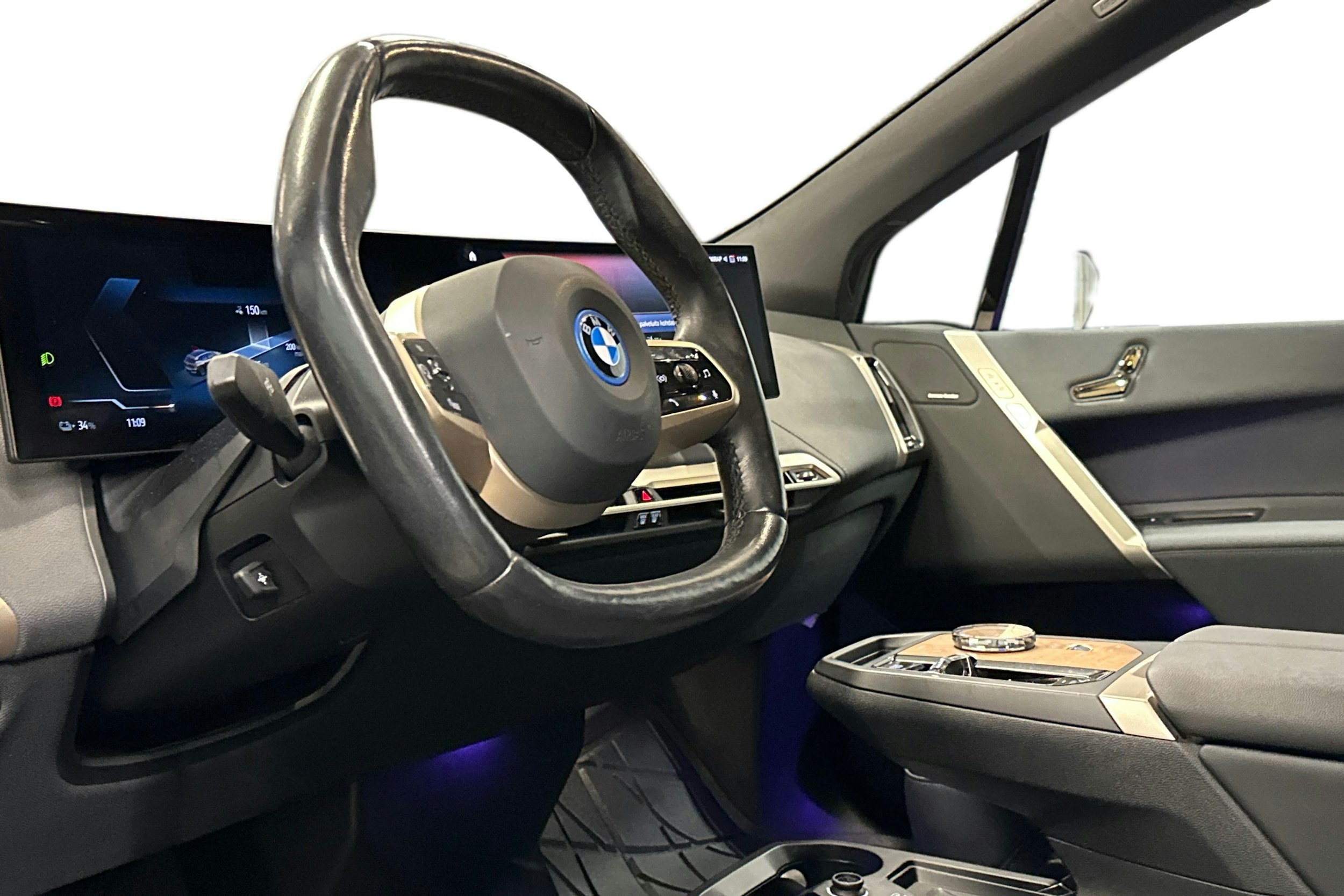 harmaa BMW iX 2023 kuva 3.