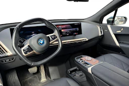 Sininen BMW iX 2023 kuva 3.