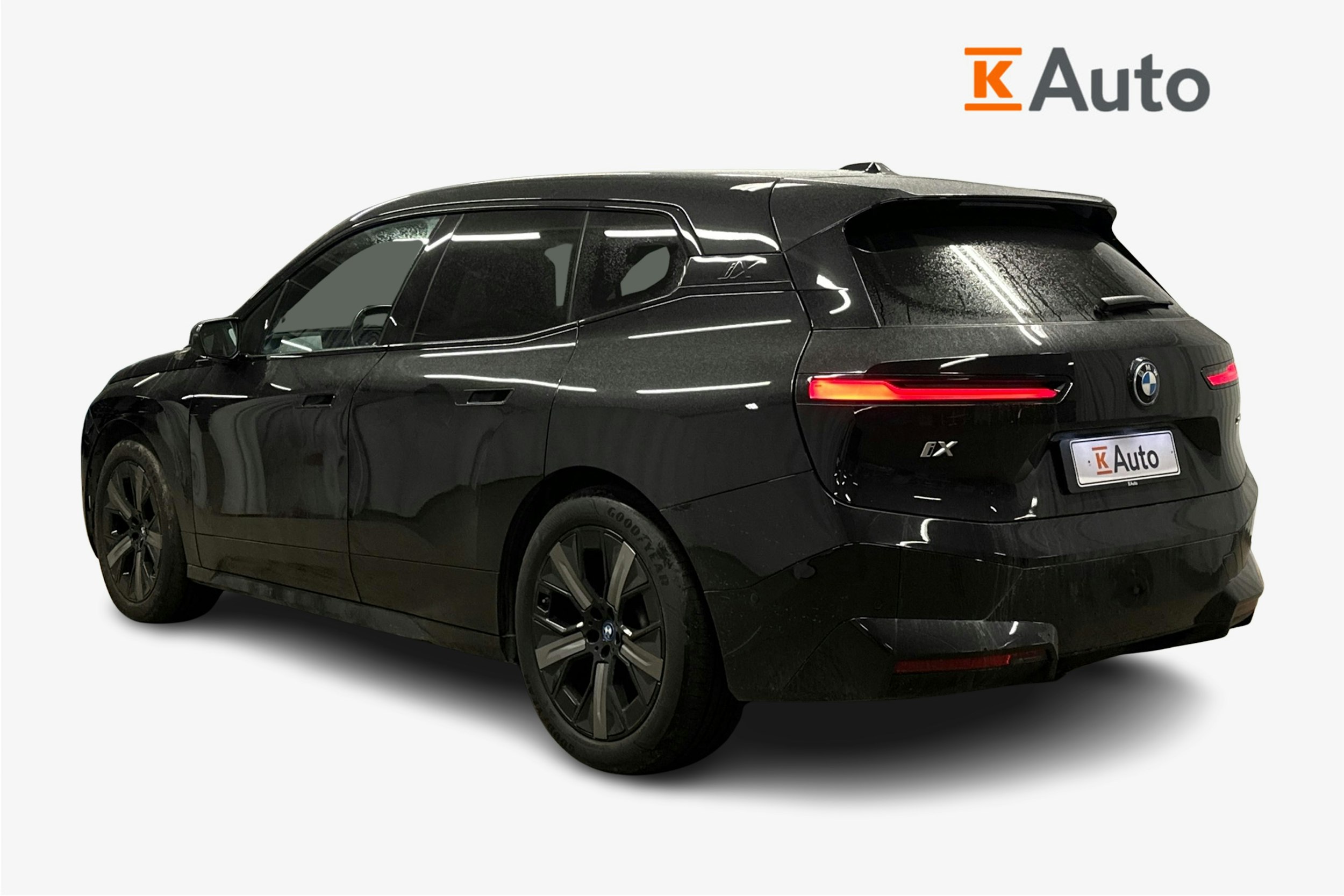 musta BMW iX 2023 kuva 2.