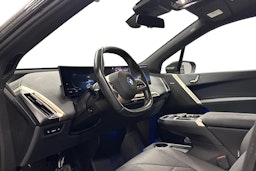 musta BMW iX 2023 kuva 3.