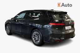 musta BMW iX 2023 kuva 2.
