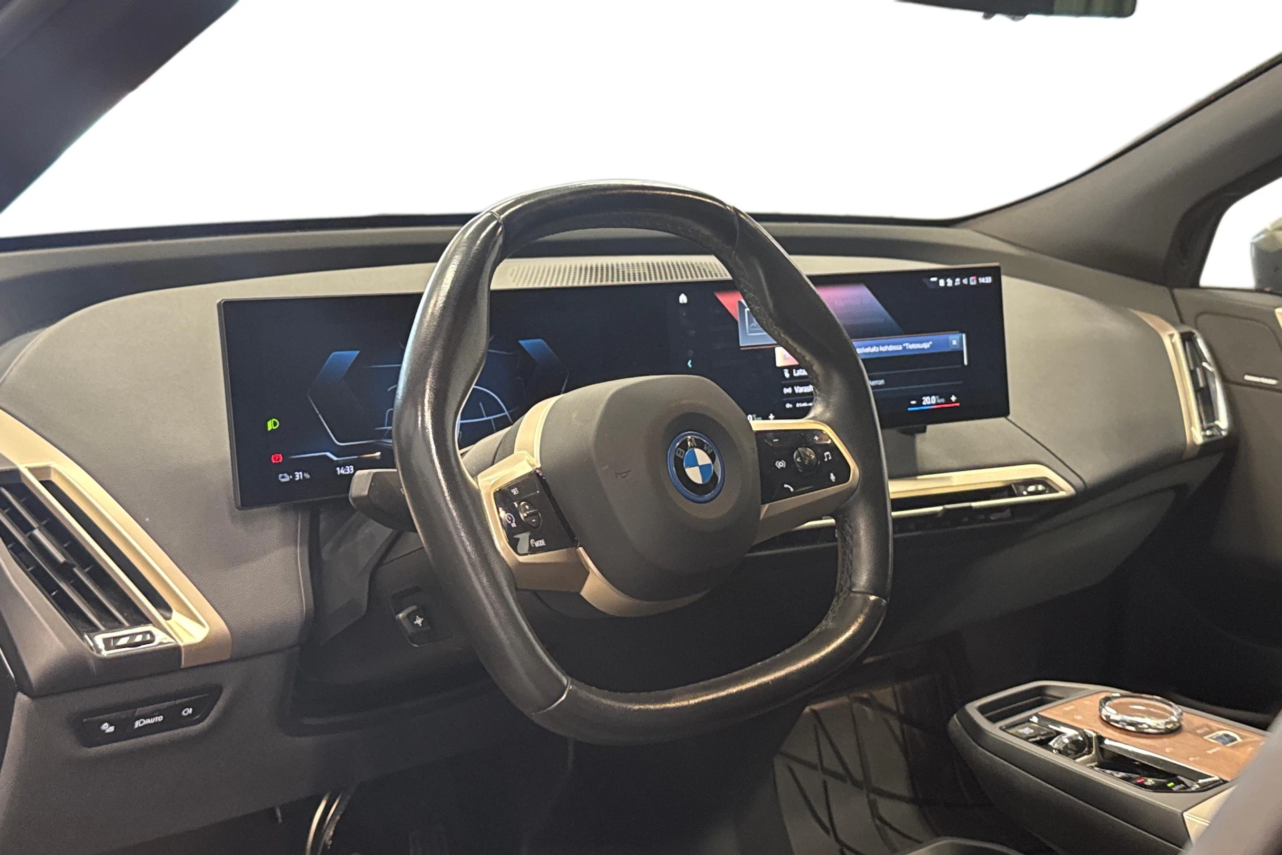 harmaa BMW iX 2023 kuva 3.