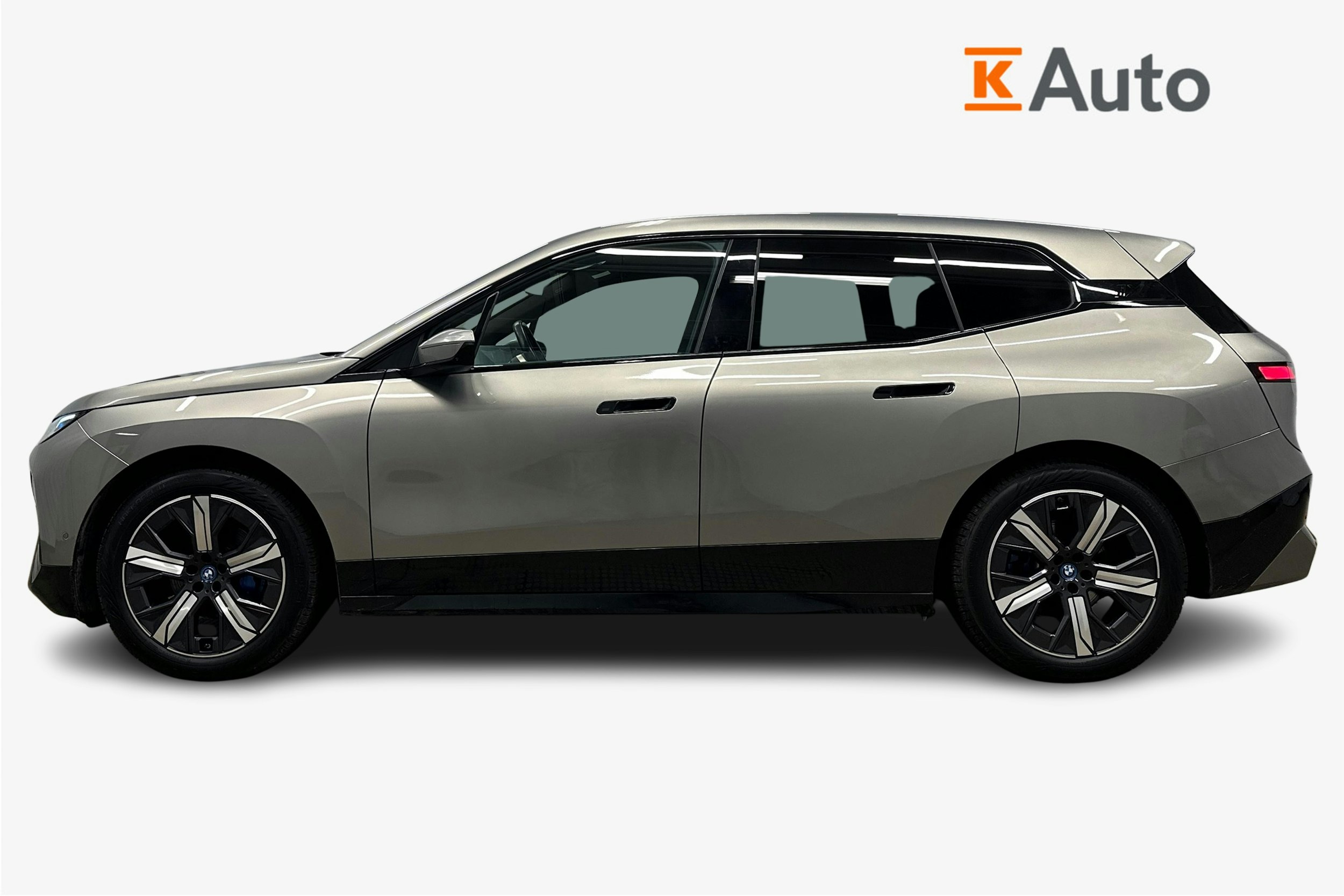 harmaa BMW iX 2023 kuva 6.