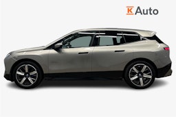 harmaa BMW iX 2023 kuva 6.