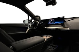 harmaa BMW iX 2023 kuva 9.