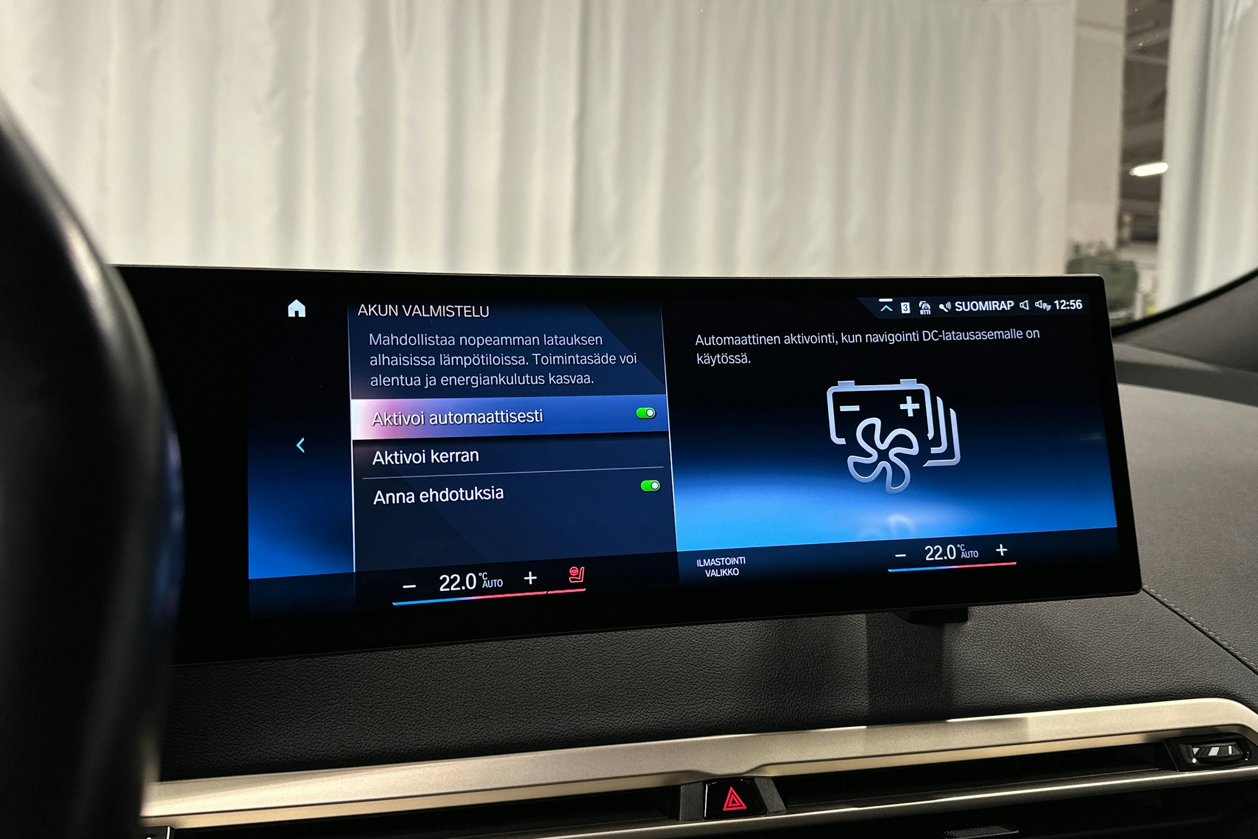 harmaa BMW iX 2023 kuva 20.