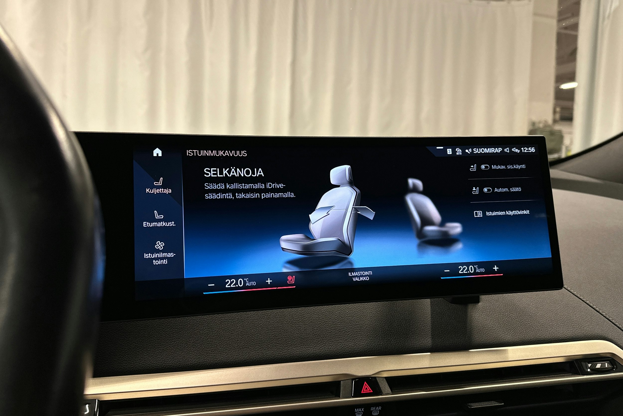 harmaa BMW iX 2023 kuva 21.