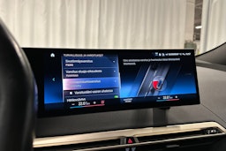 harmaa BMW iX 2023 kuva 24.