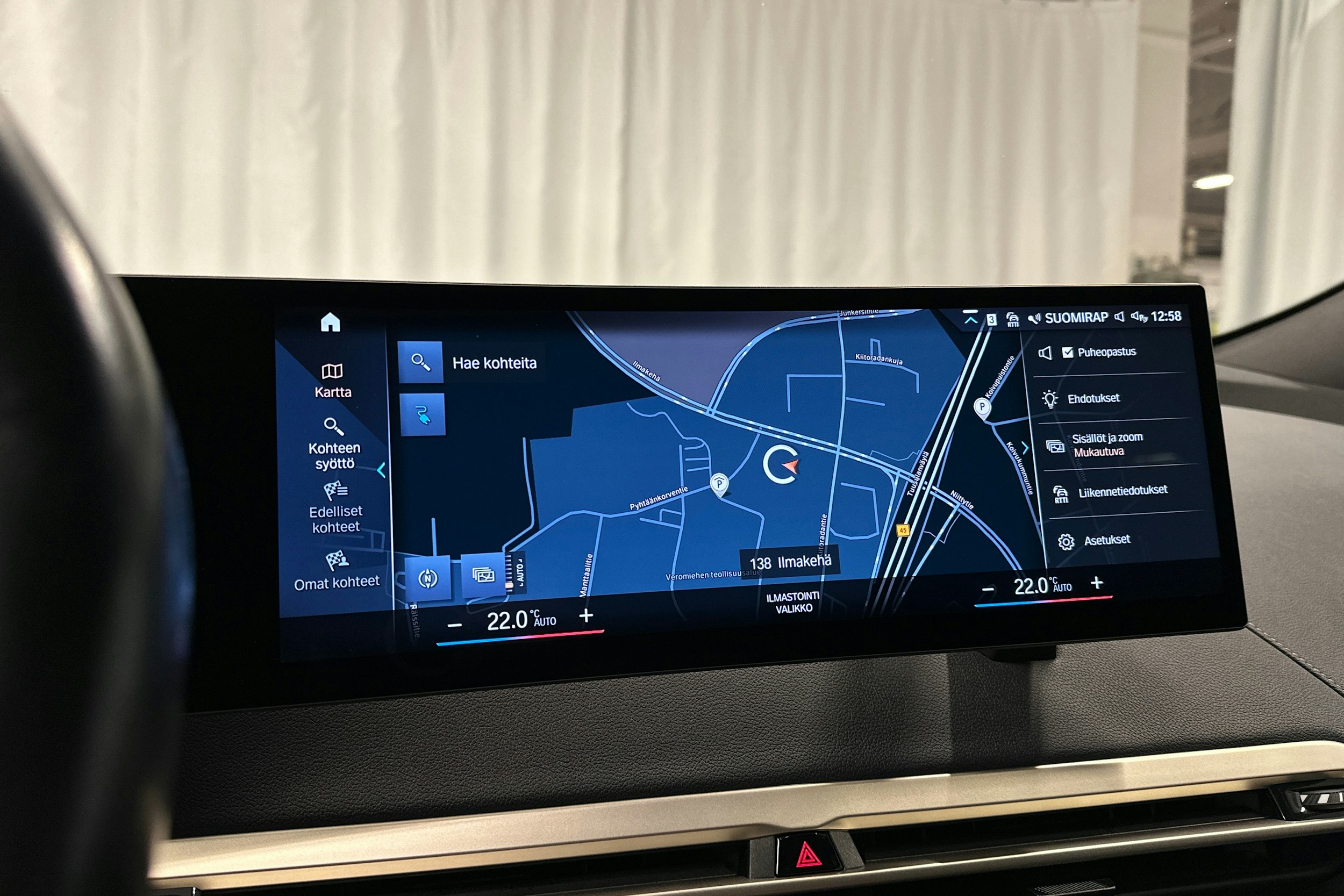 harmaa BMW iX 2023 kuva 27.