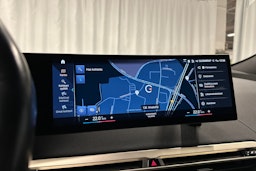 harmaa BMW iX 2023 kuva 27.