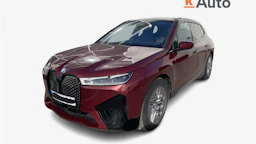 met. punainen BMW iX 2023 kuva 1.