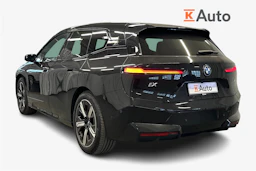 musta BMW iX 2023 kuva 2.