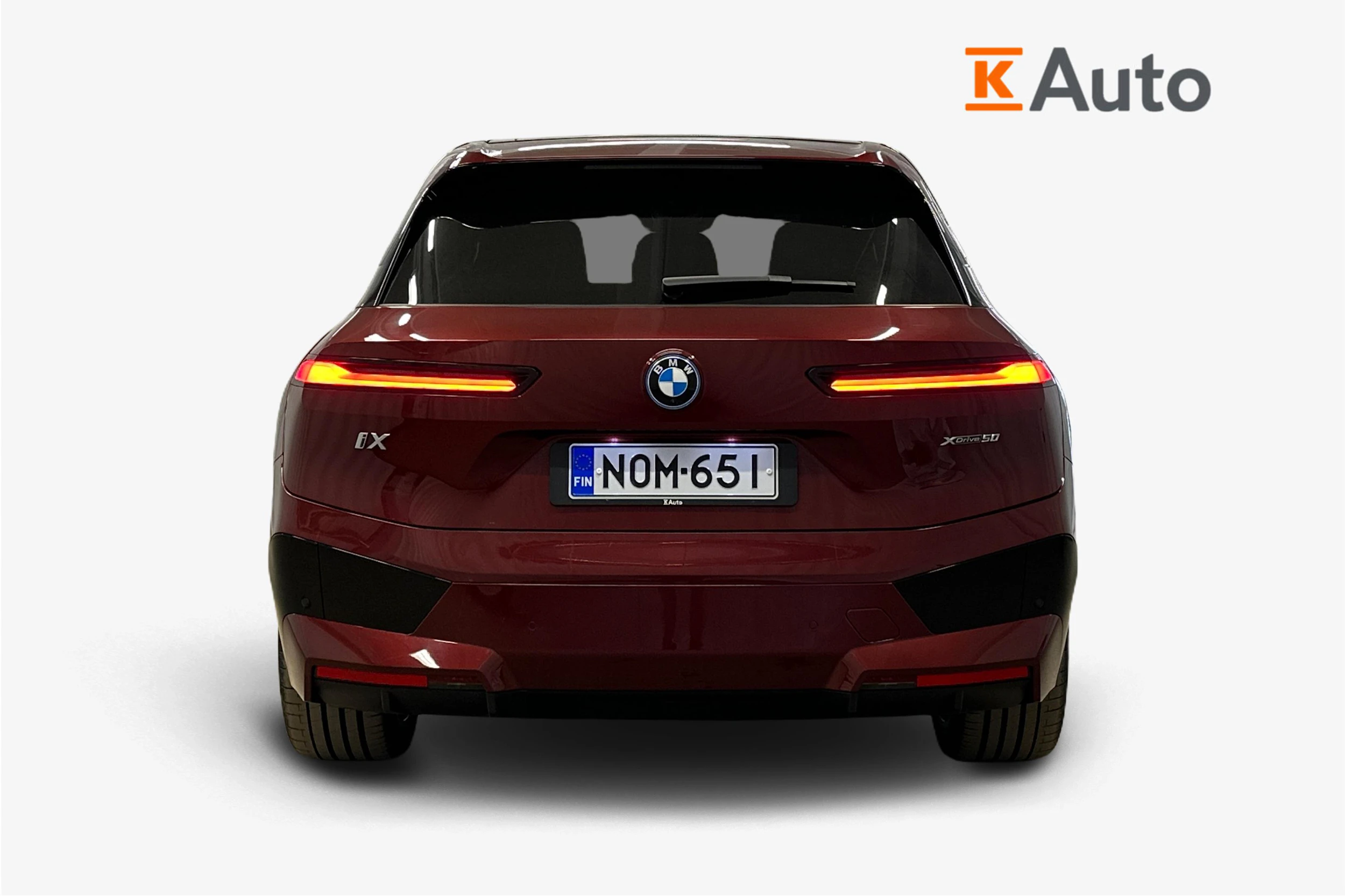 punainen BMW iX 2023 kuva 4.