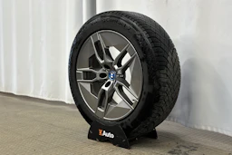 punainen BMW iX 2023 kuva 13.