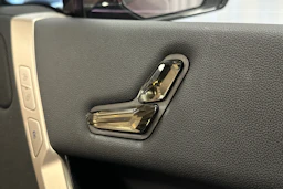 punainen BMW iX 2023 kuva 21.