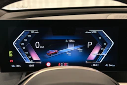 punainen BMW iX 2023 kuva 25.