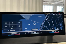 punainen BMW iX 2023 kuva 28.