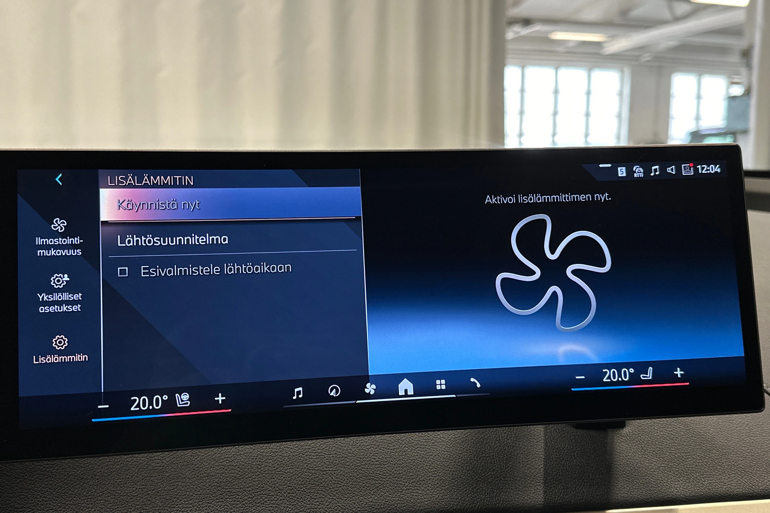 punainen BMW iX 2023 kuva 29.