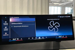 punainen BMW iX 2023 kuva 29.