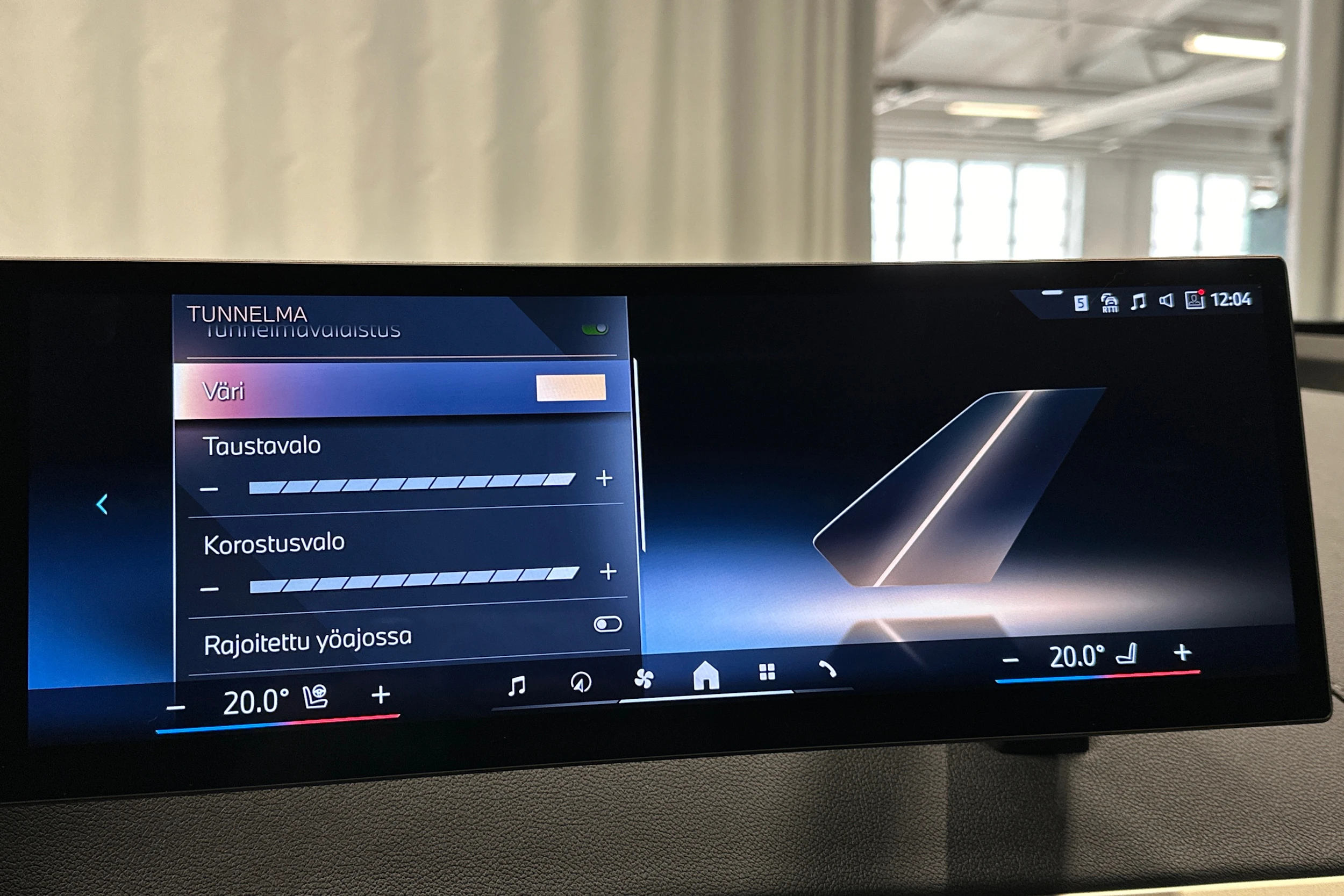 punainen BMW iX 2023 kuva 31.