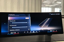 punainen BMW iX 2023 kuva 31.