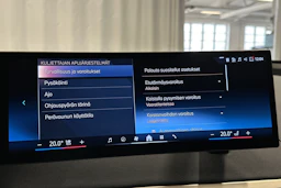 punainen BMW iX 2023 kuva 32.