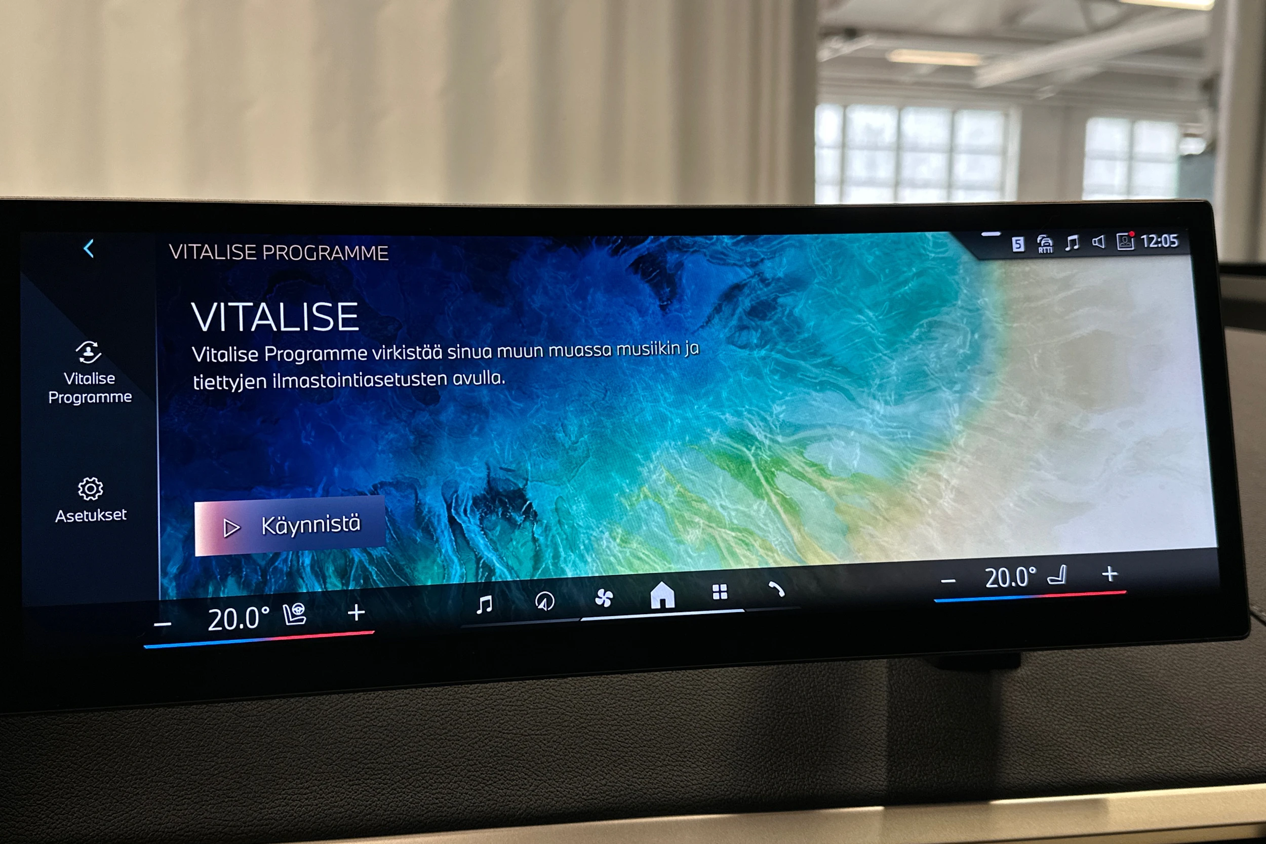 punainen BMW iX 2023 kuva 35.