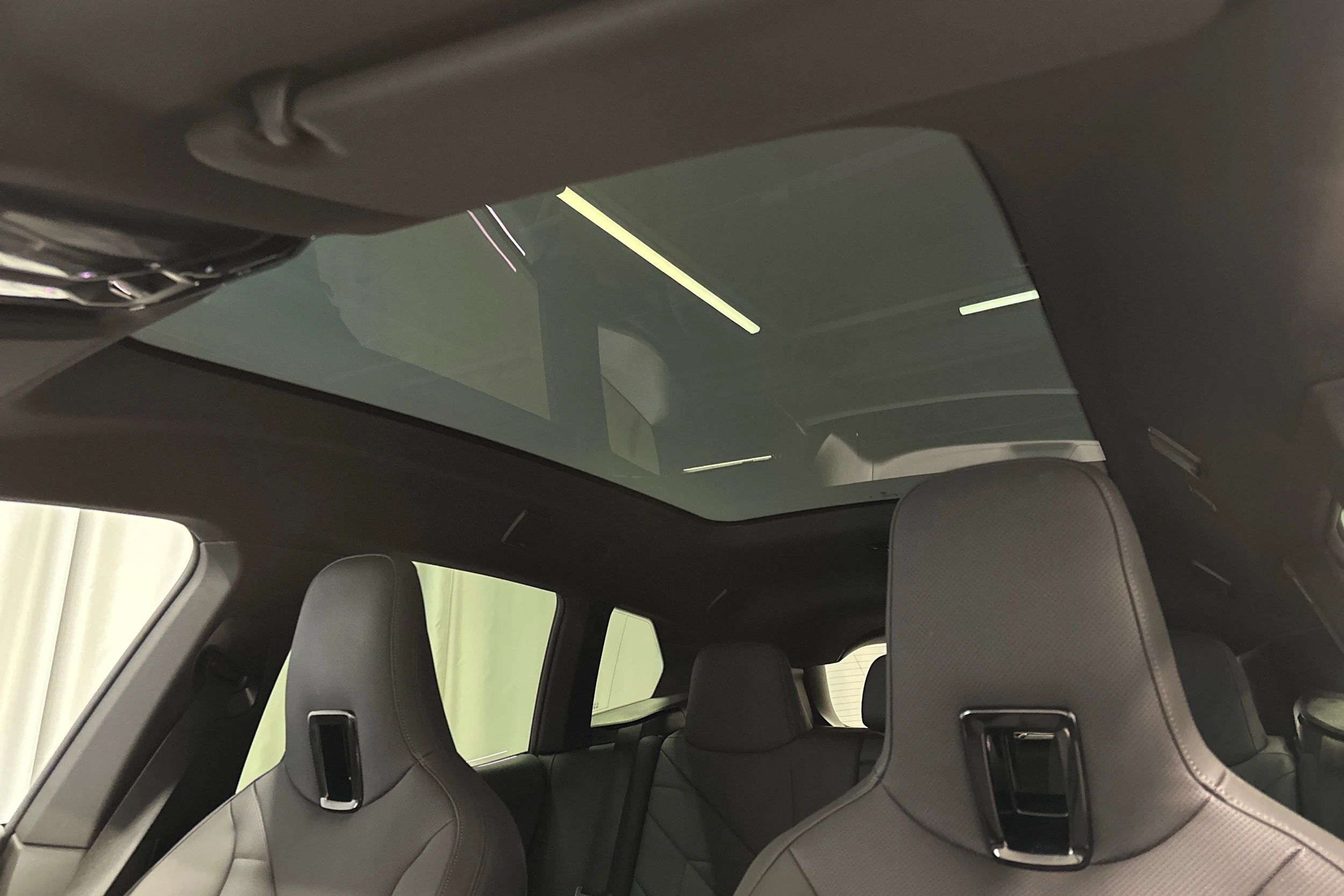 punainen BMW iX 2023 kuva 39.