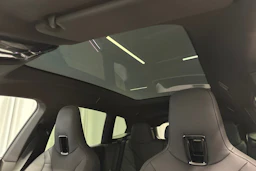 punainen BMW iX 2023 kuva 39.