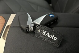 punainen BMW iX 2023 kuva 40.