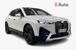 Valkoinen BMW iX 2023 kuva 1.